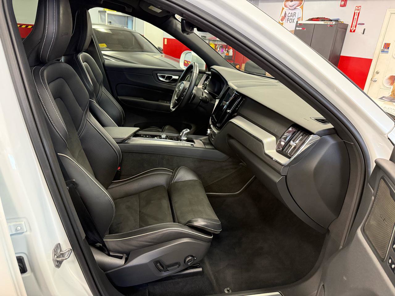 Used 2019 Volvo XC60 T8 R-Design w/ Advanced Package AWD/4WD image 35