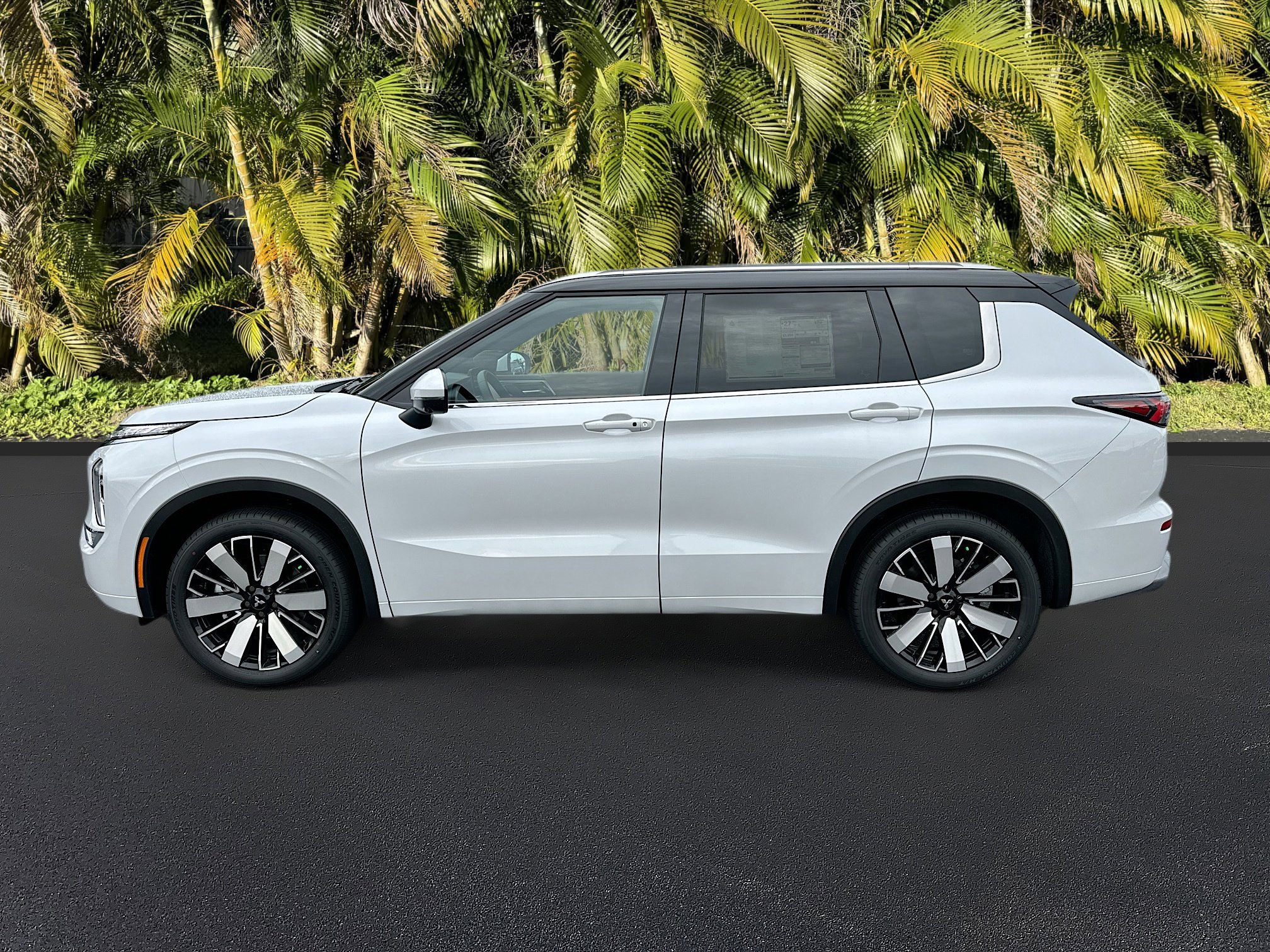 New 2025 Mitsubishi Outlander SEL image 2