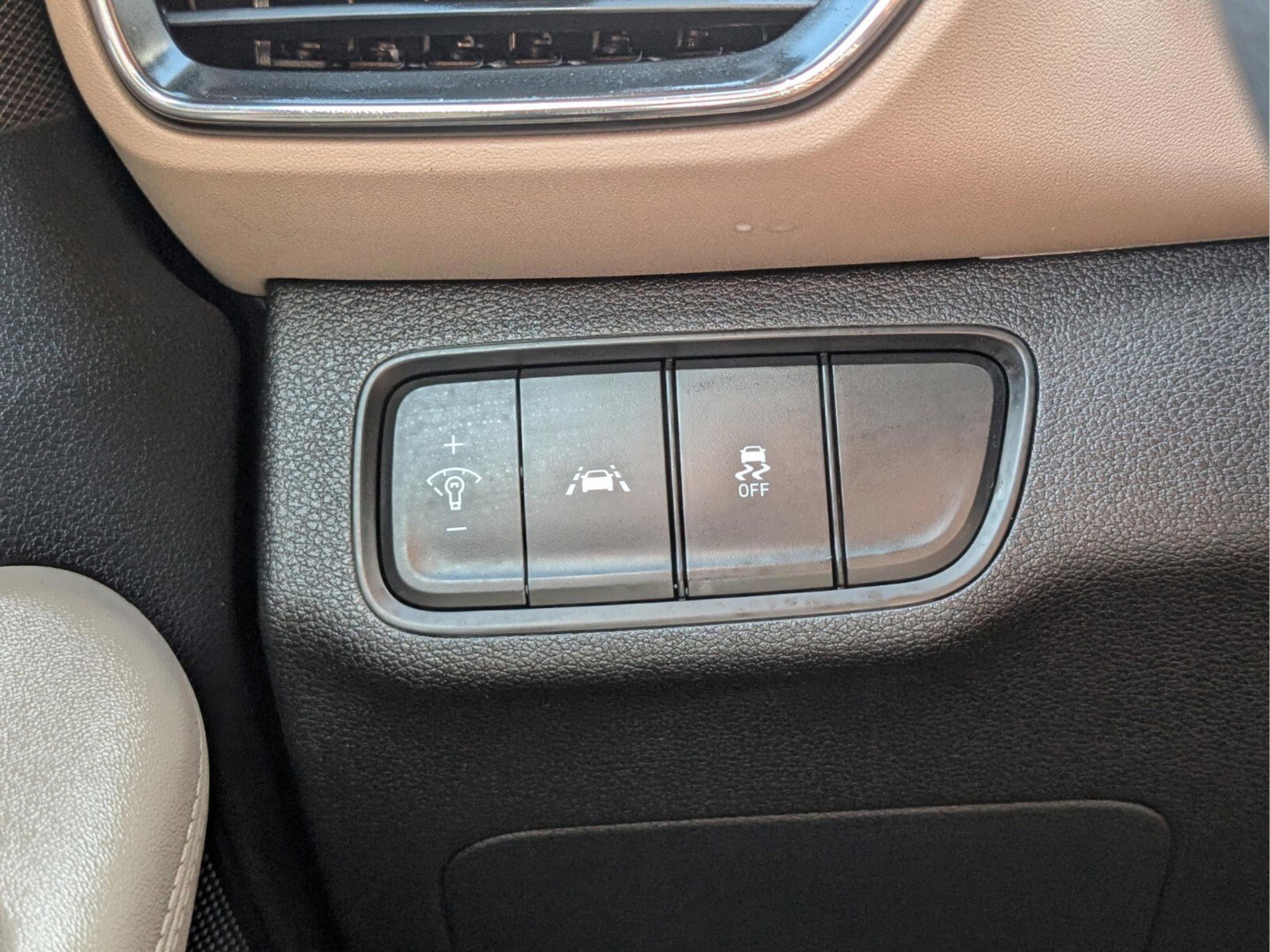 Used 2020 Hyundai Santa Fe SE image 41