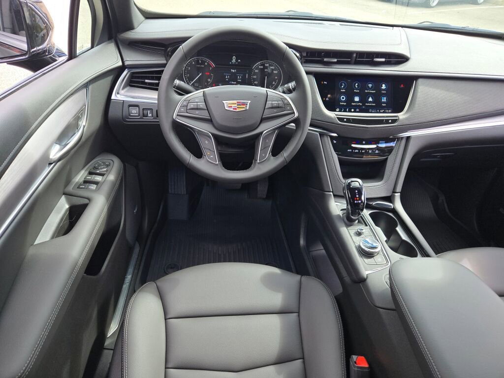 New 2025 Cadillac XT5 Luxury w/ LPO, Red Accent Package image 19