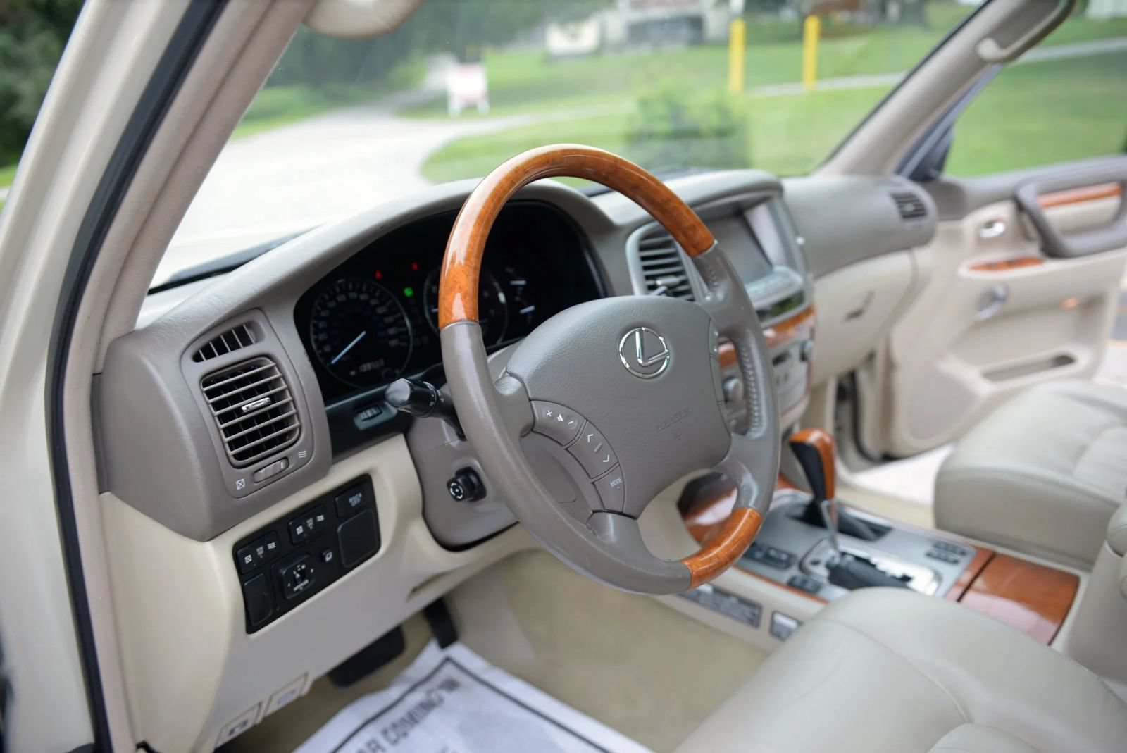 Used 2005 Lexus LX 470 4WD image 74