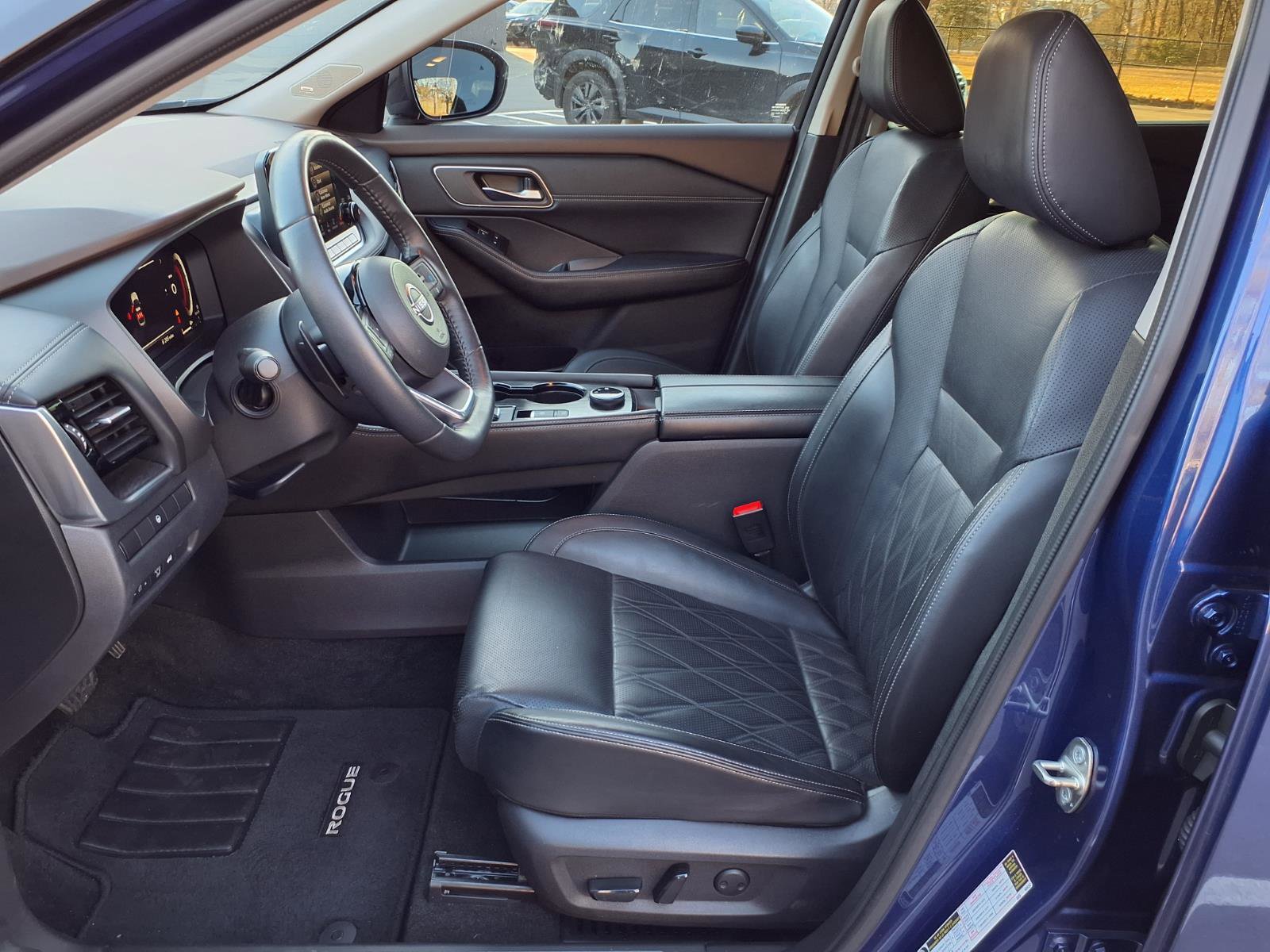 Used 2023 Nissan Rogue Platinum image 11