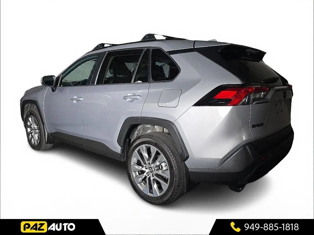 Used 2022 Toyota RAV4 XLE Premium FWD image 3