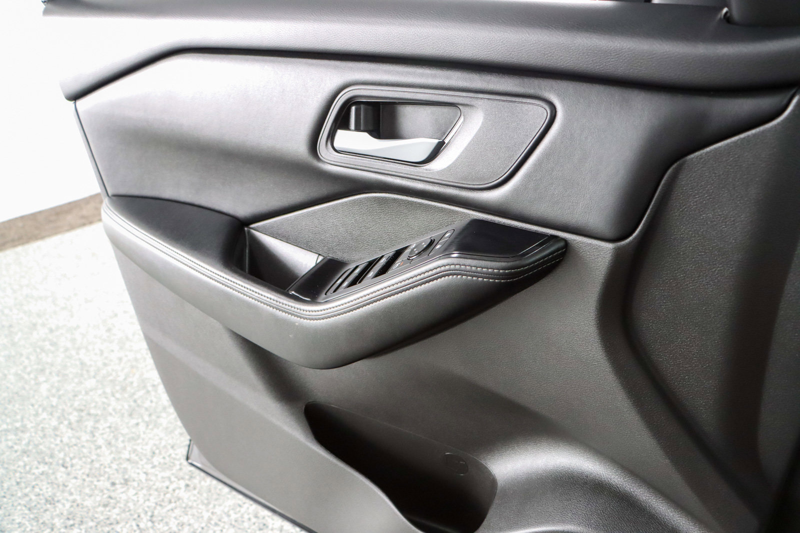 Used 2024 Nissan Rogue SV AWD/4WD image 21