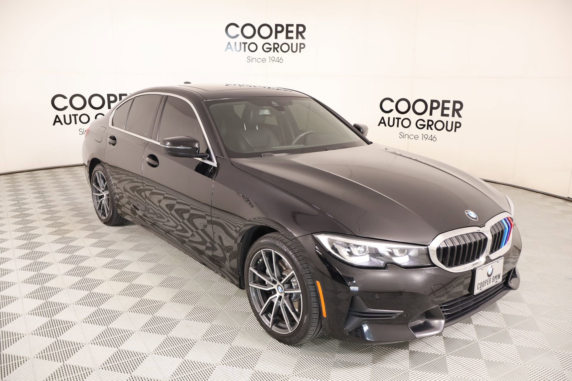 Used 2019 BMW 330i xDrive Sedan w/ Driving Assistance Package AWD/4WD image 1
