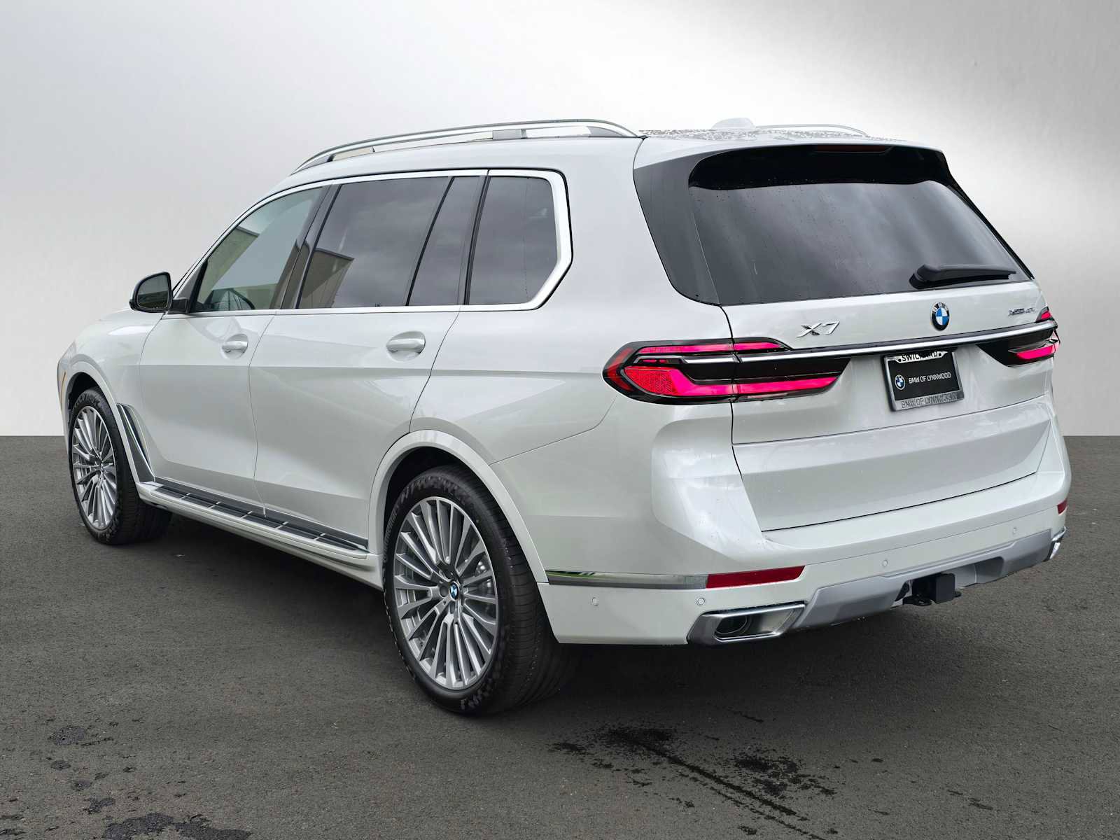 Used 2026 BMW X7 xDrive40i w/ Executive Package image 5