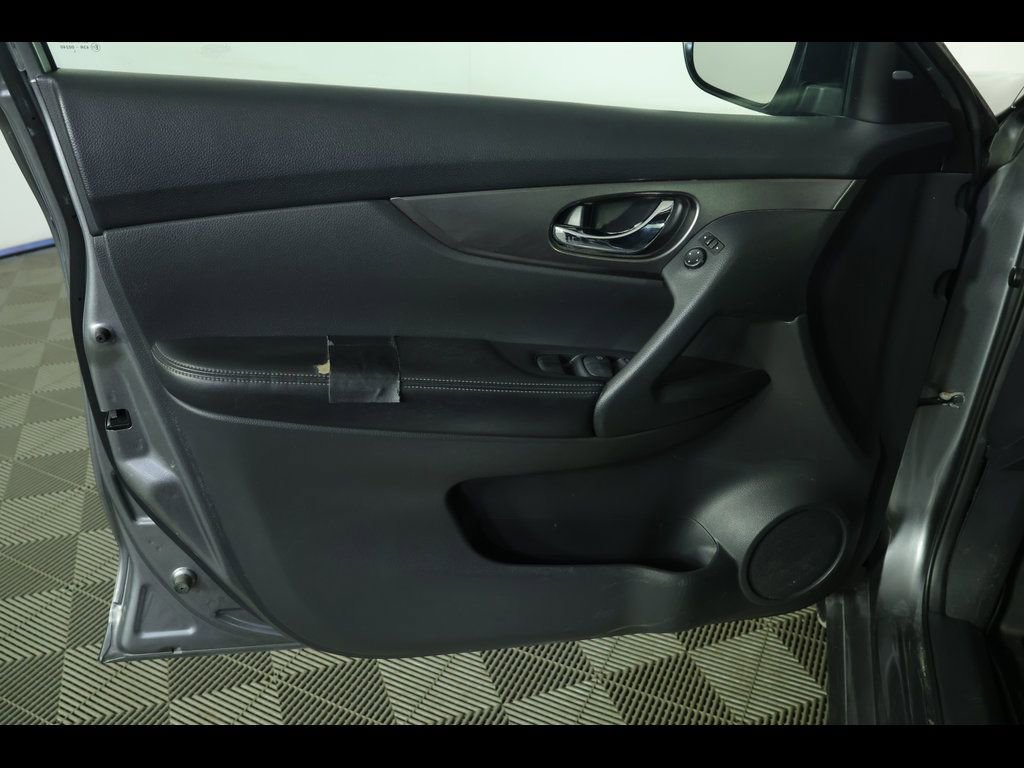 Used 2015 Nissan Rogue SV w/ SV Premium Package image 13