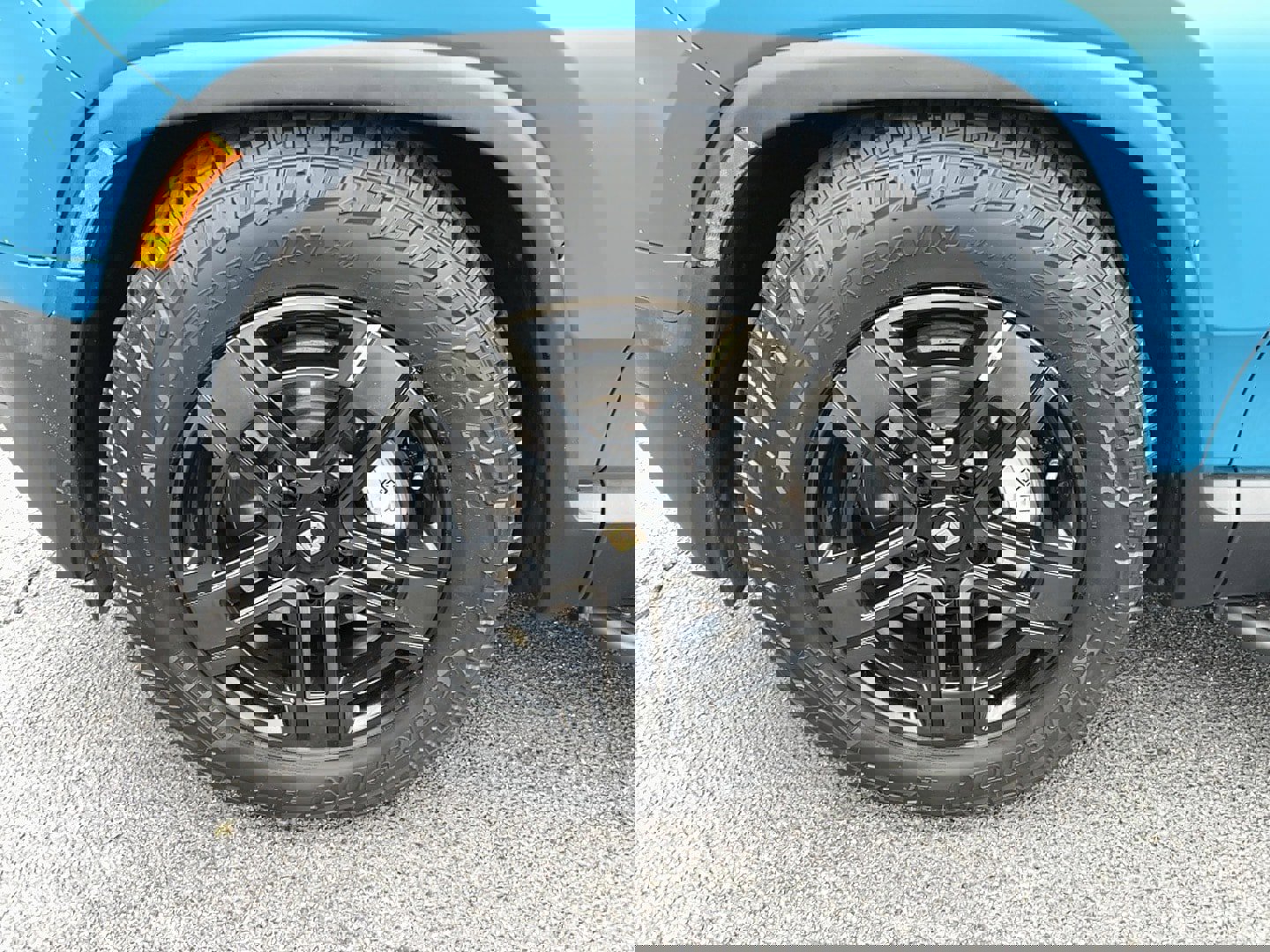 Used 2024 Rivian R1T Adventure image 9