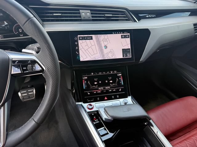 Used 2024 Audi SQ8 e-tron Prestige AWD/4WD image 15