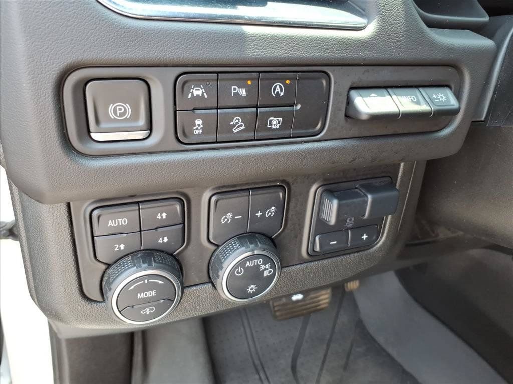 Used 2023 Chevrolet Tahoe High Country AWD/4WD image 24