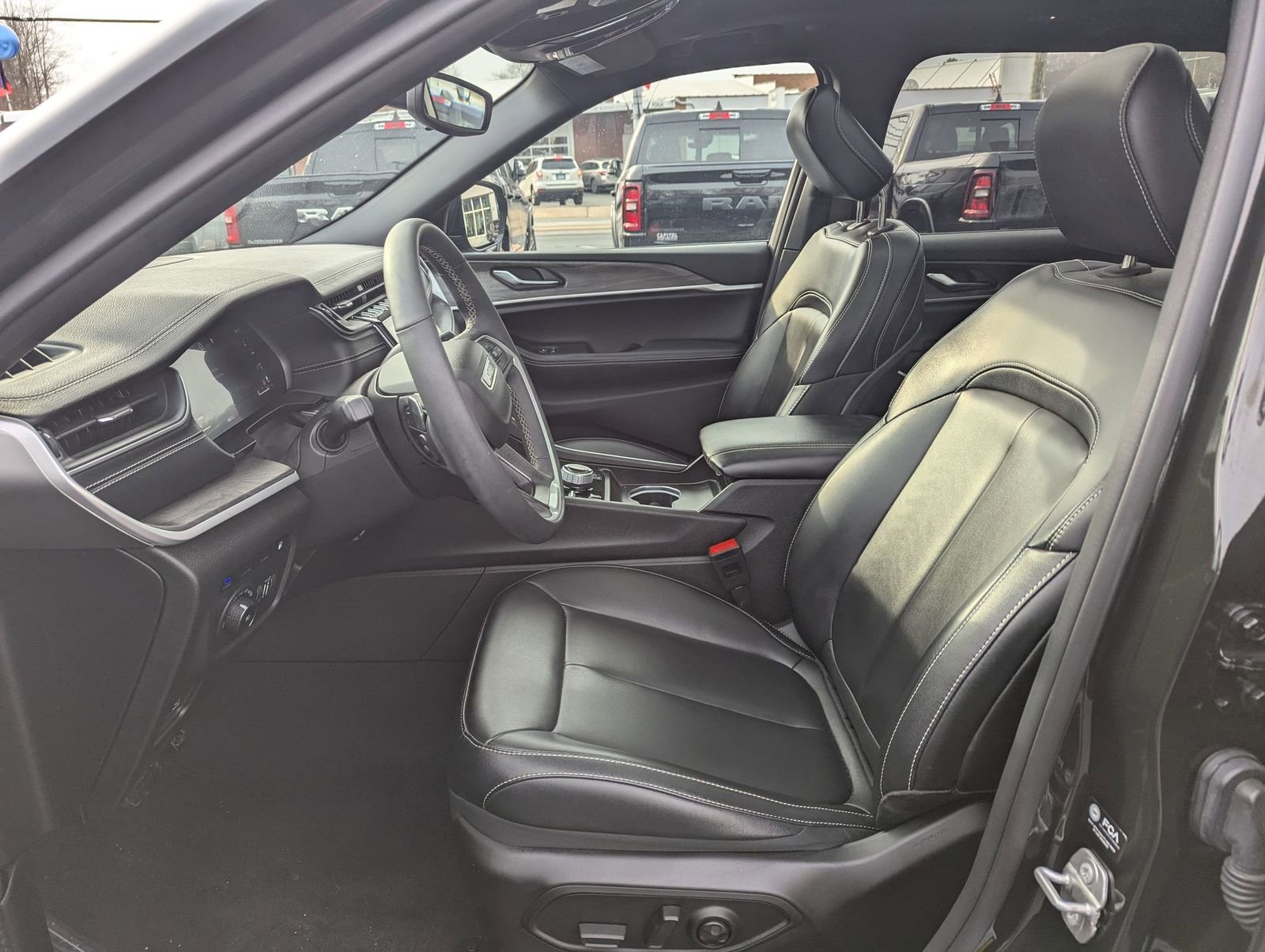 Used 2024 Jeep Grand Cherokee Limited 4xe w/ Trailer Tow Package image 10