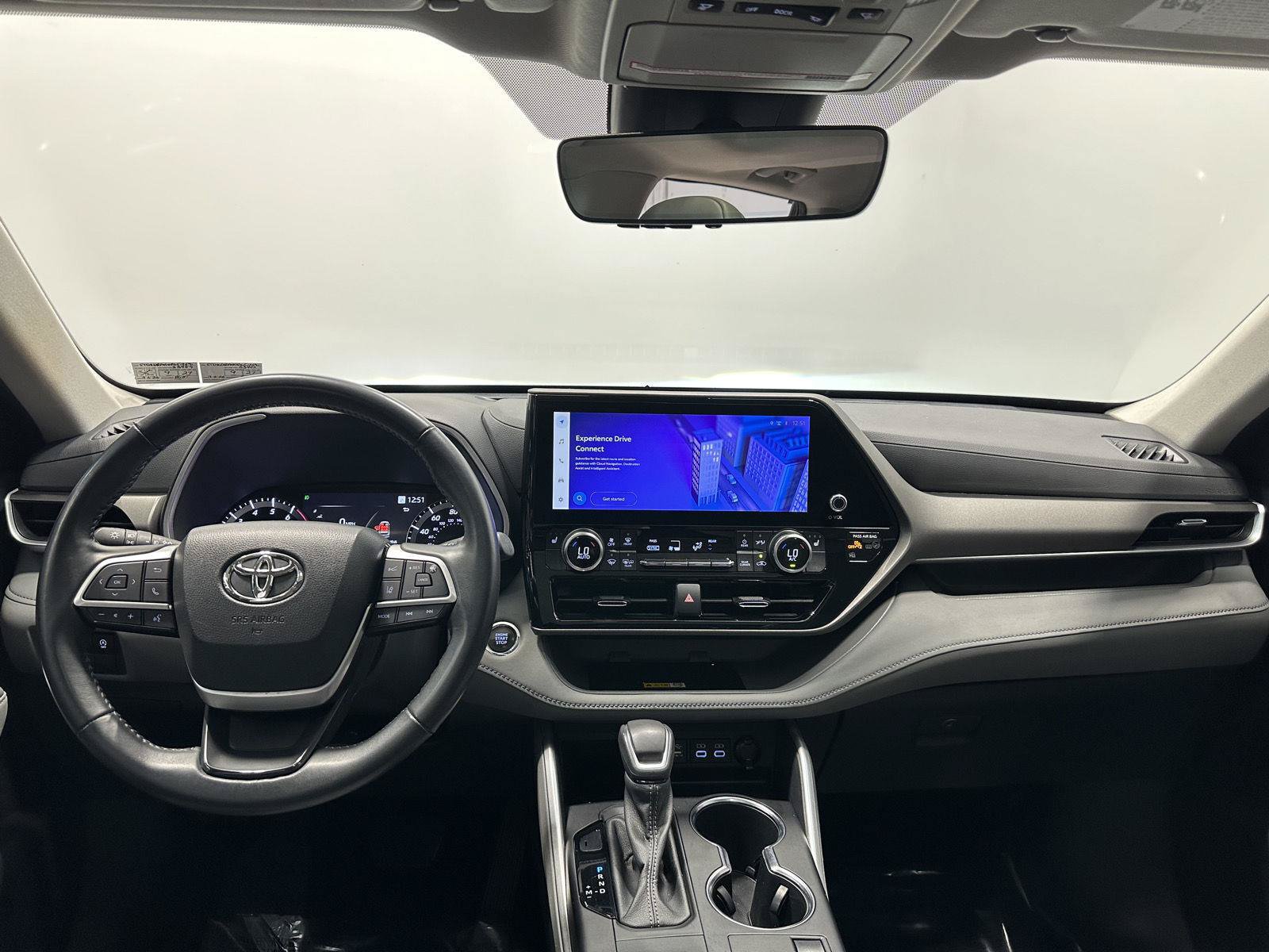 Used 2023 Toyota Highlander XLE FWD image 19