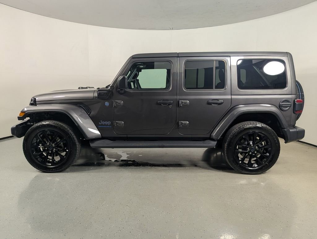 Used 2025 Jeep Wrangler Unlimited Sahara AWD/4WD image 4