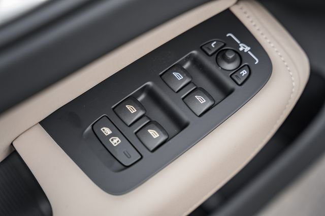 New 2026 Volvo XC60 B5 Plus w/ Protection Package Premier image 40