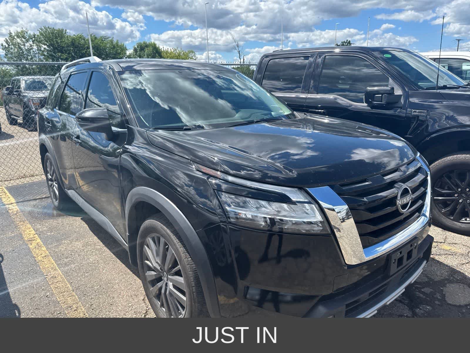 Used 2022 Nissan Pathfinder SL AWD/4WD image 9