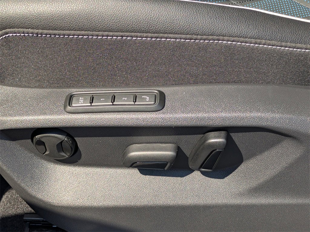 New 2026 Volkswagen Atlas Cross Sport SEL Premium R-Line image 23