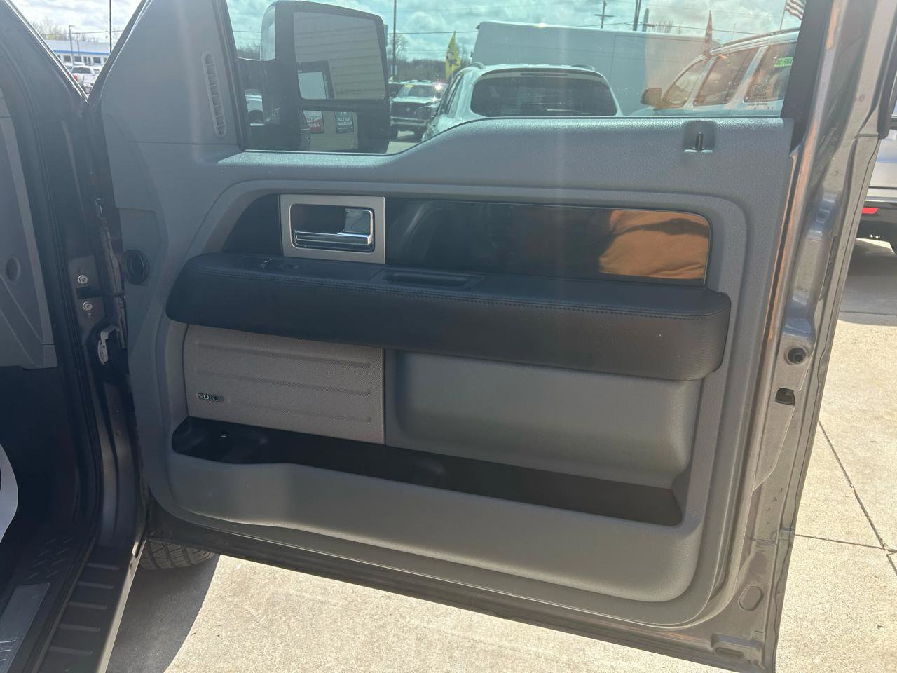 Used 2011 Ford F150 Platinum AWD/4WD image 16