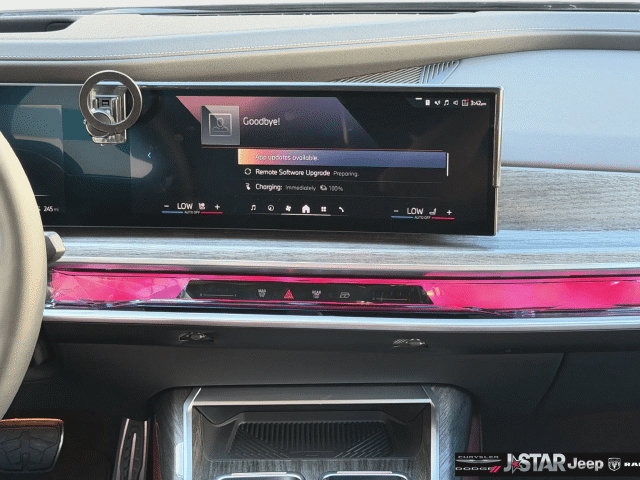 Used 2025 BMW i7 xDrive60 w/ Premium Package AWD/4WD image 14
