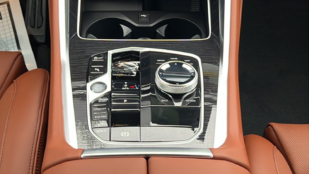 New 2027 BMW X6 xDrive40i w/ Executive Package AWD/4WD image 15