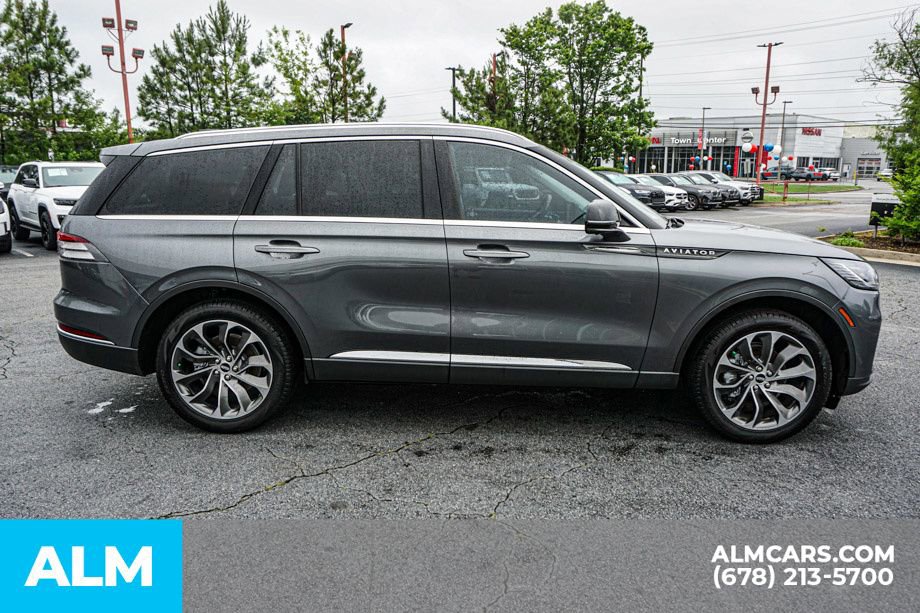Used 2025 Lincoln Aviator Reserve w/ Illumination Package AWD/4WD image 9