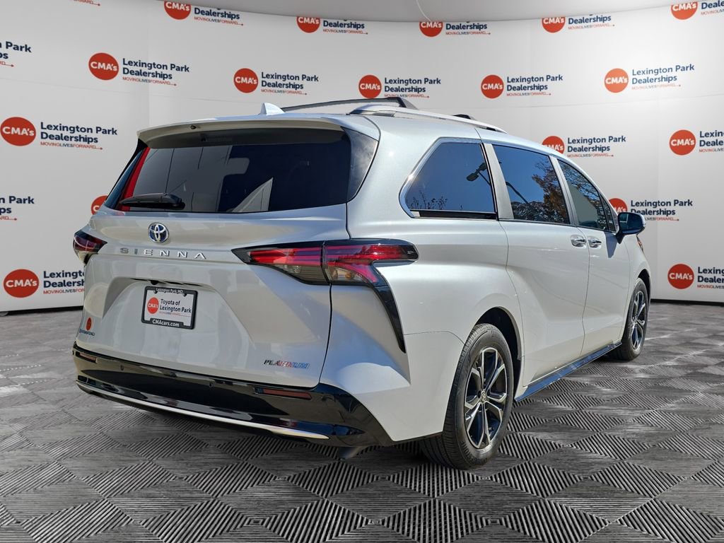 Used 2025 Toyota Sienna Platinum image 7