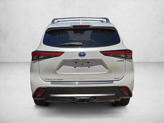 Used 2023 Toyota Highlander Bronze Edition FWD image 11