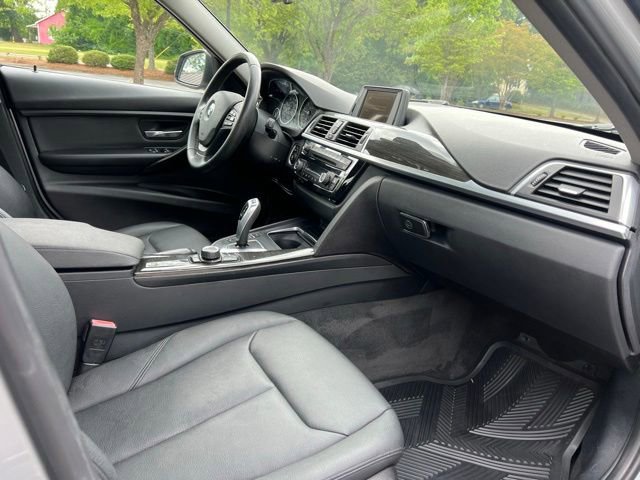 Used 2016 BMW 320i Sedan RWD image 22