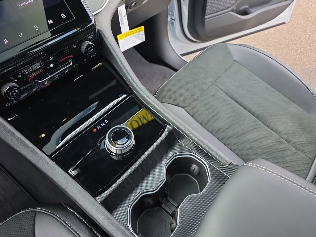 New 2025 Jeep Grand Cherokee Altitude image 24