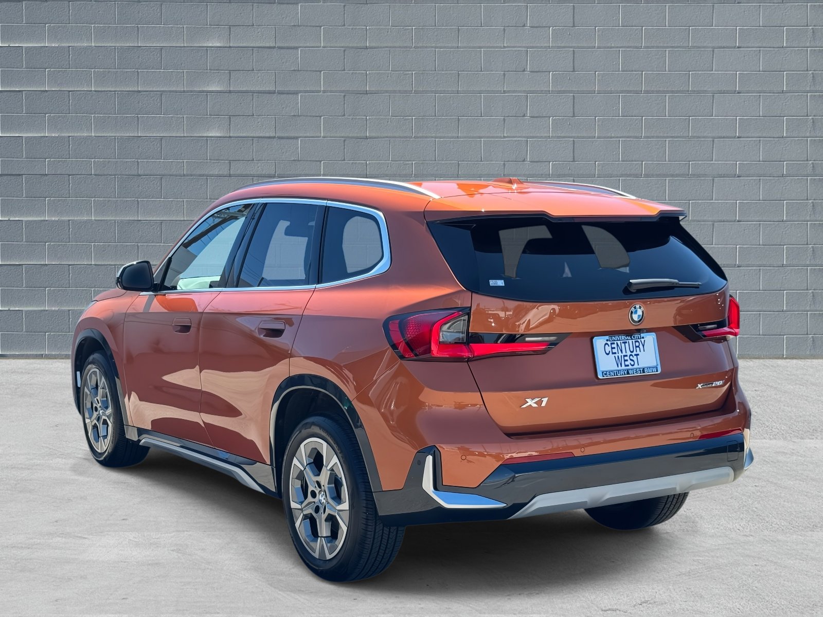 Used 2023 BMW X1 xDrive28i image 4