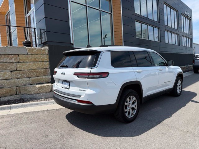 Used 2023 Jeep Grand Cherokee L Limited AWD/4WD image 3