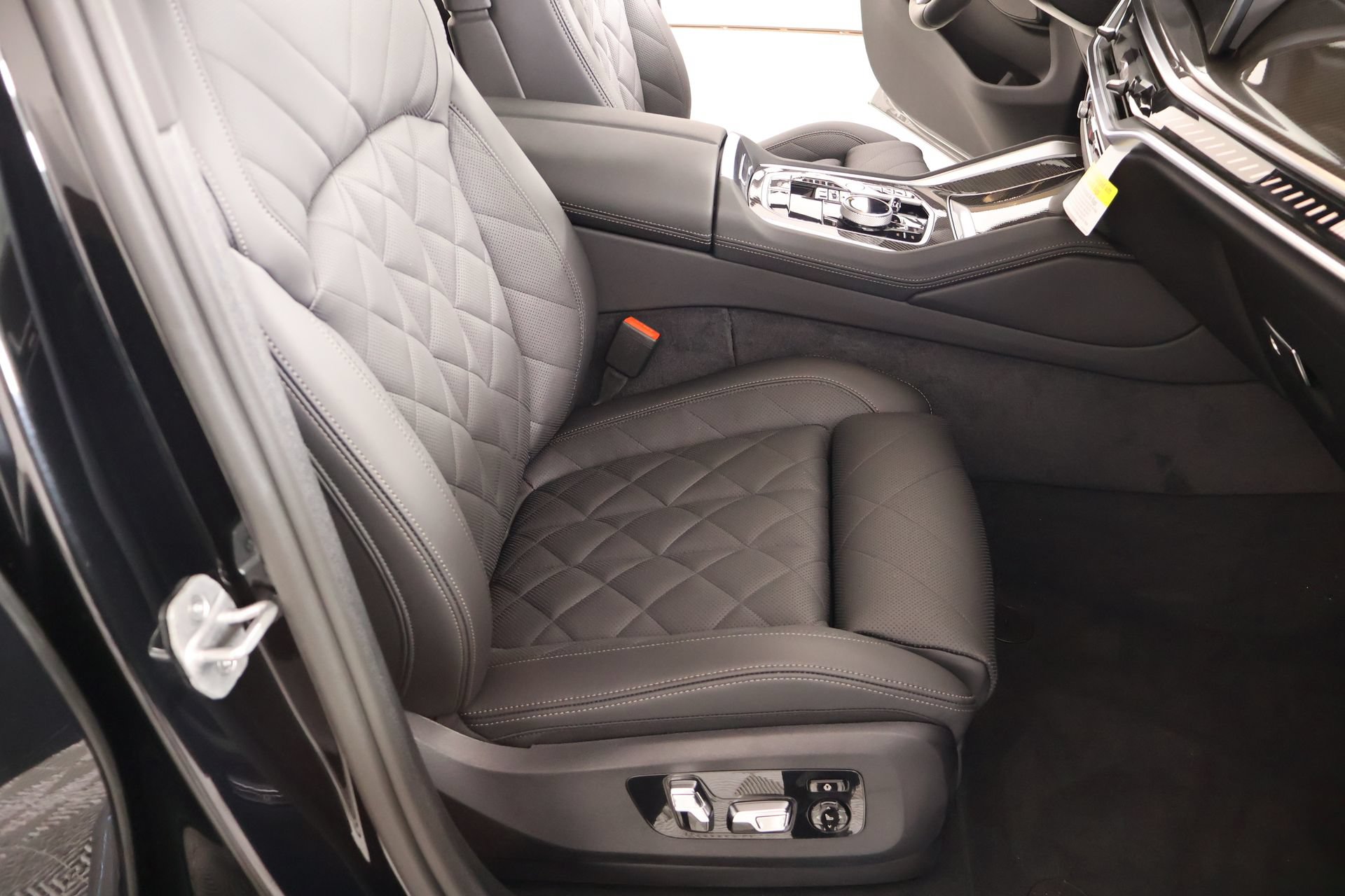 New 2027 BMW X6 M60i AWD/4WD image 13
