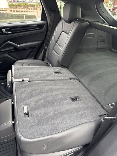 Used 2020 Porsche Cayenne image 16