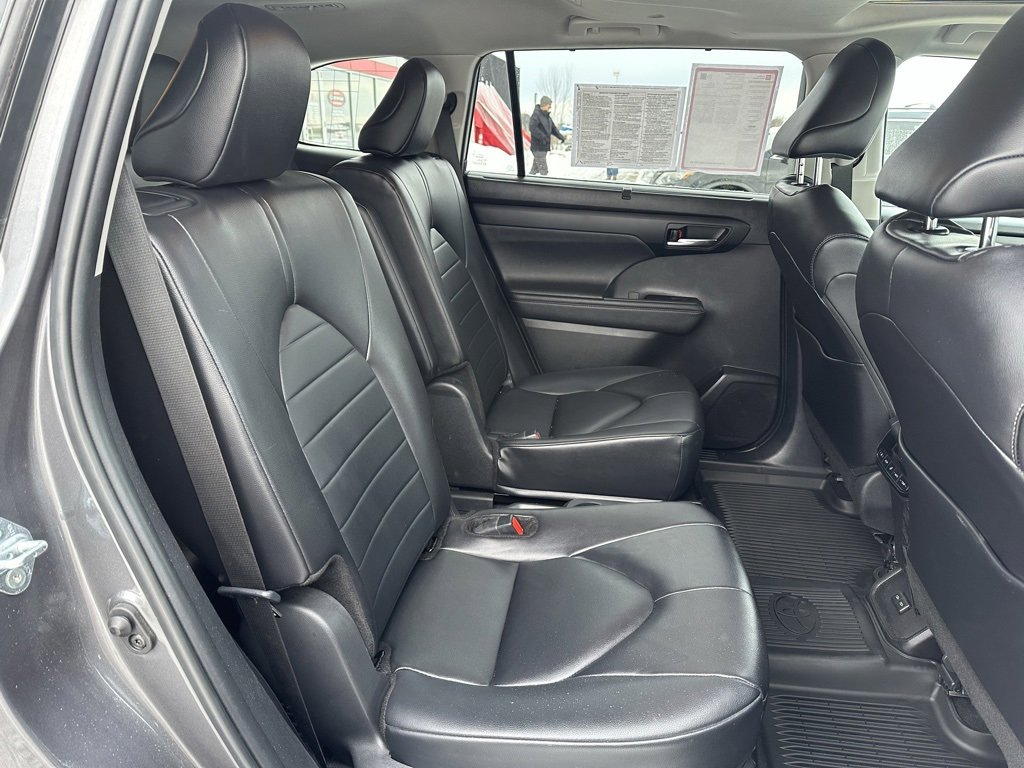 Certified 2024 Toyota Highlander XLE image 16
