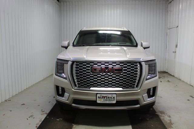 Used 2021 GMC Yukon Denali w/ Denali Premium Package image 2
