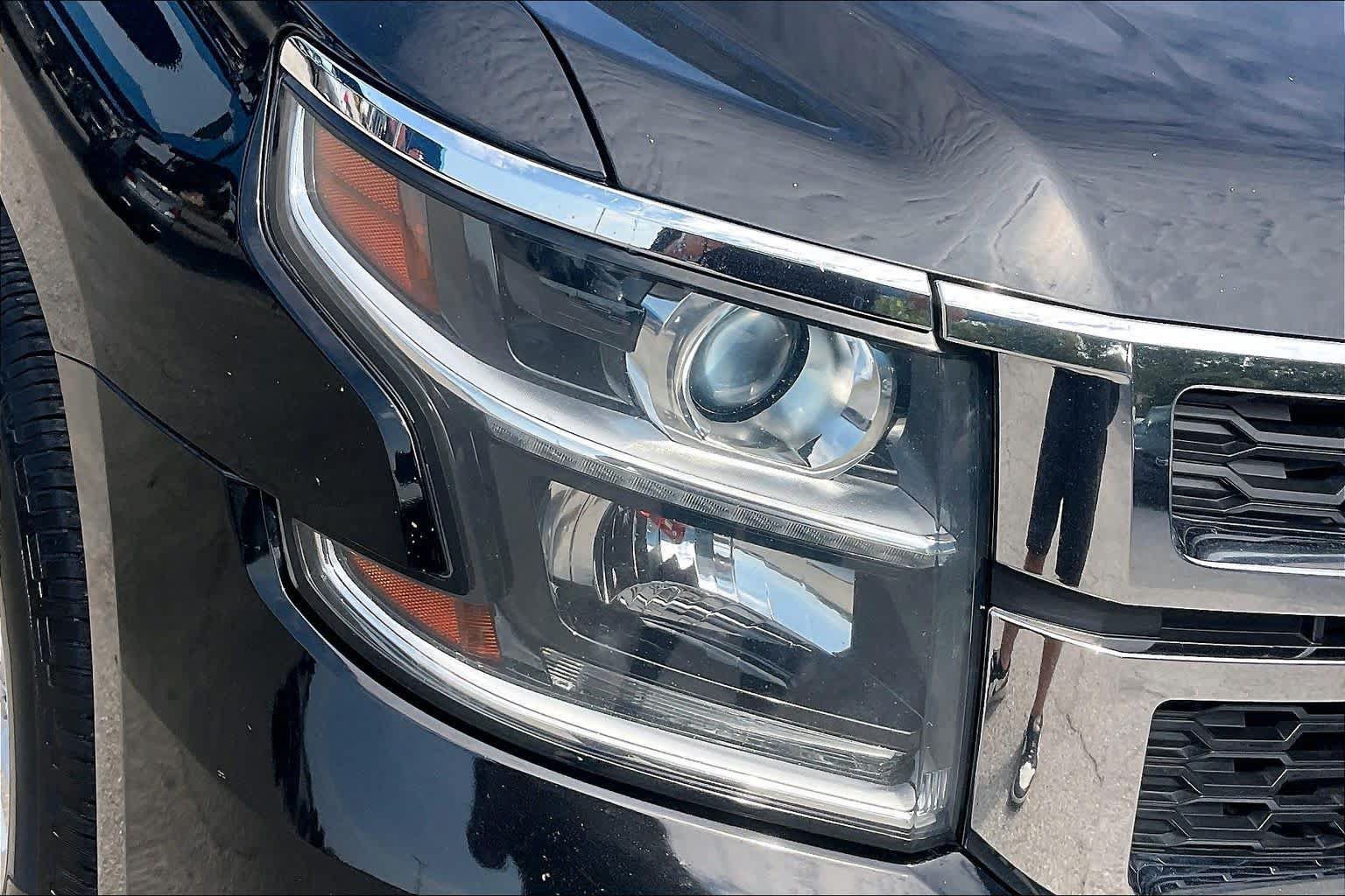 Used 2018 Chevrolet Suburban LT RWD image 28
