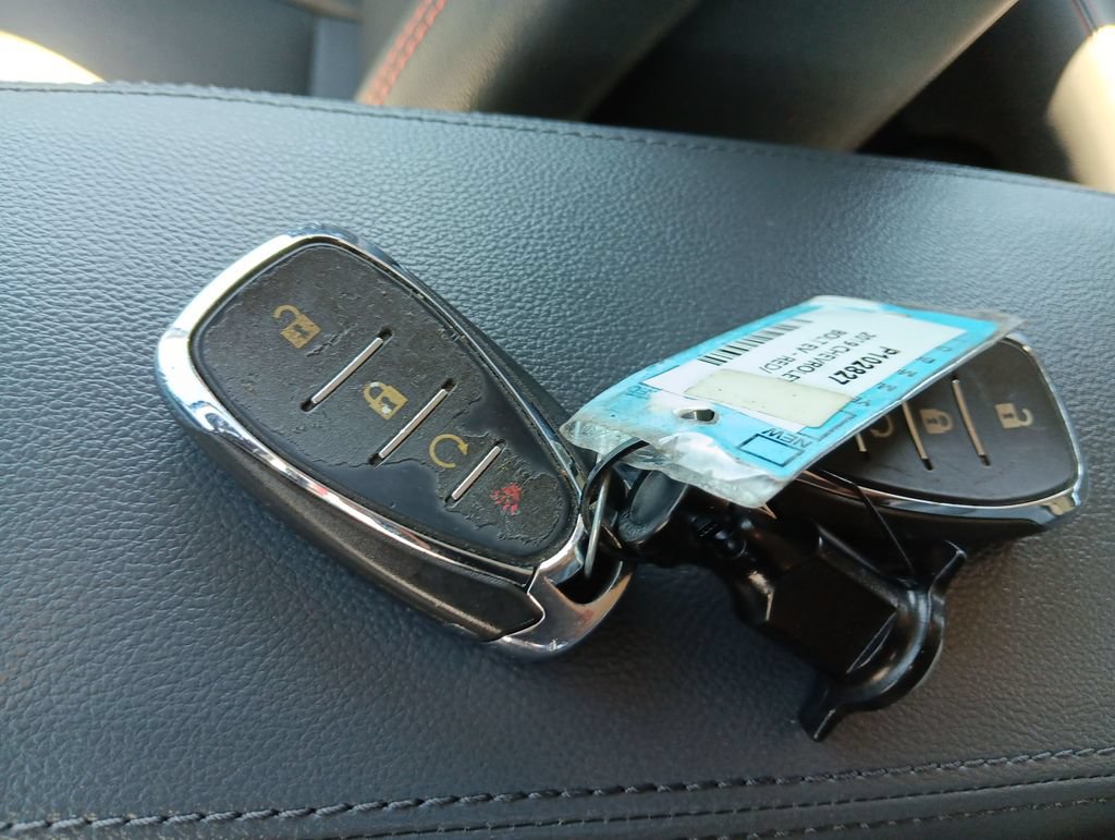Used 2019 Chevrolet Bolt Premier w/ Infotainment Package FWD image 28
