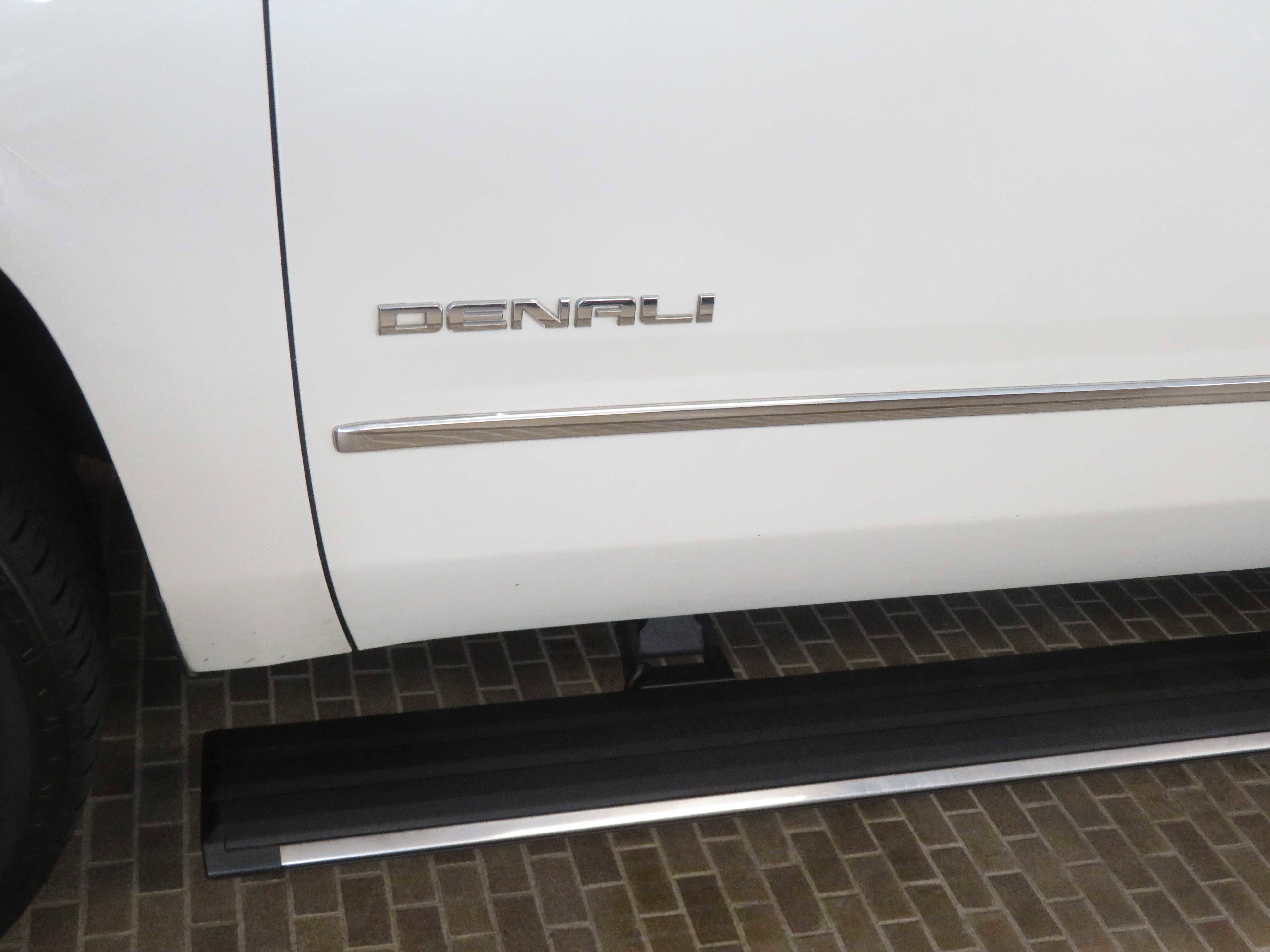 Used 2015 GMC Yukon XL Denali w/ Touring Package AWD/4WD image 78