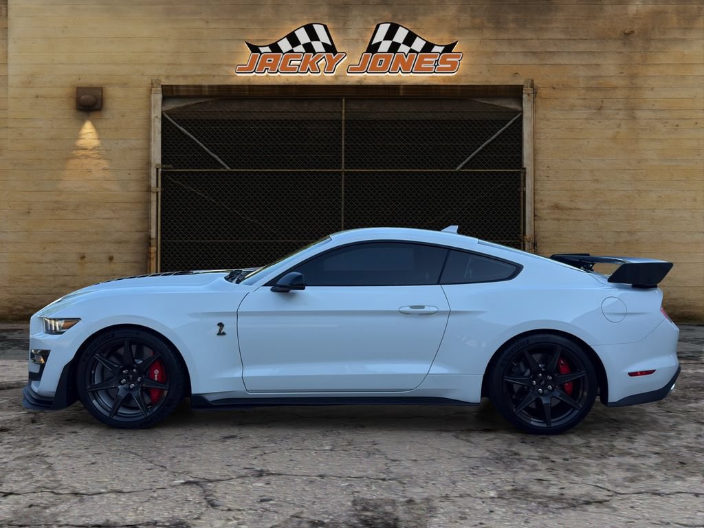 Used 2021 Ford Mustang Shelby GT500 w/ Carbon Fiber Track Pack RWD image 3