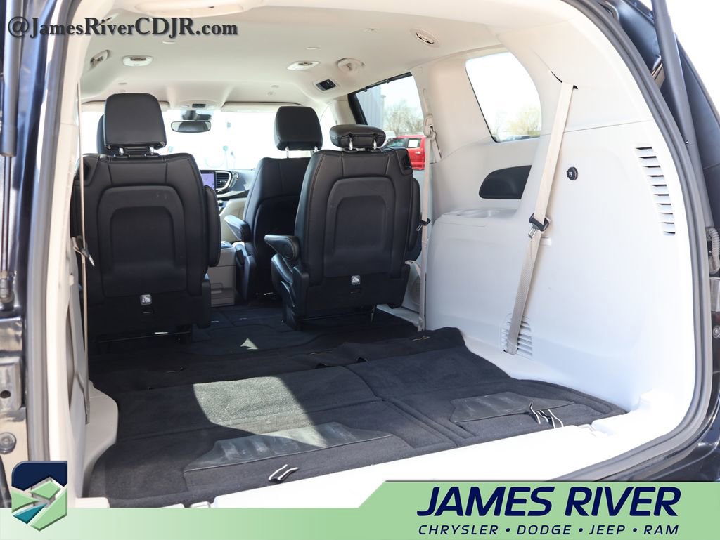 Used 2024 Chrysler Pacifica Touring-L FWD image 15