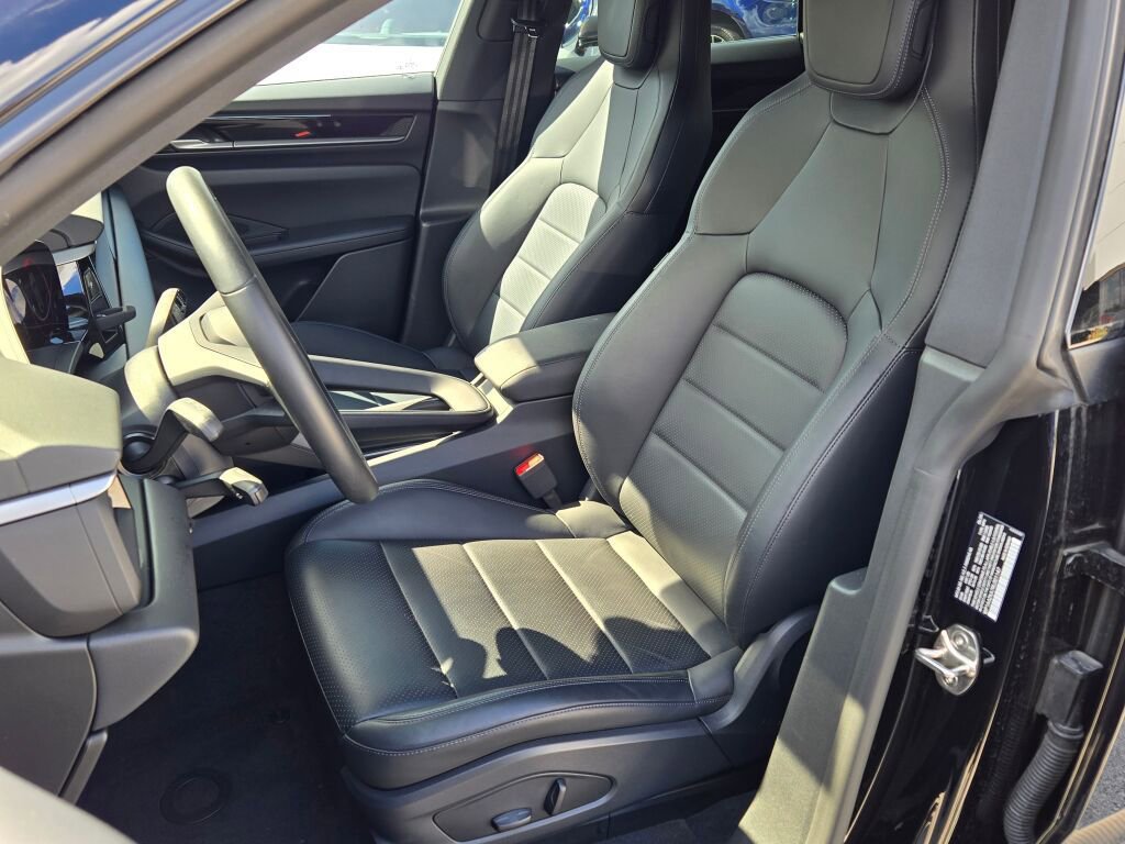 Certified 2024 Porsche Macan 4 Electric image 5