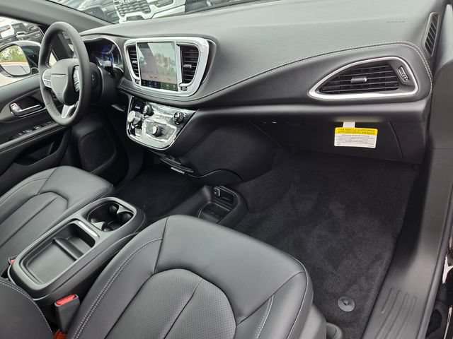 New 2027 Chrysler Pacifica Select FWD image 14