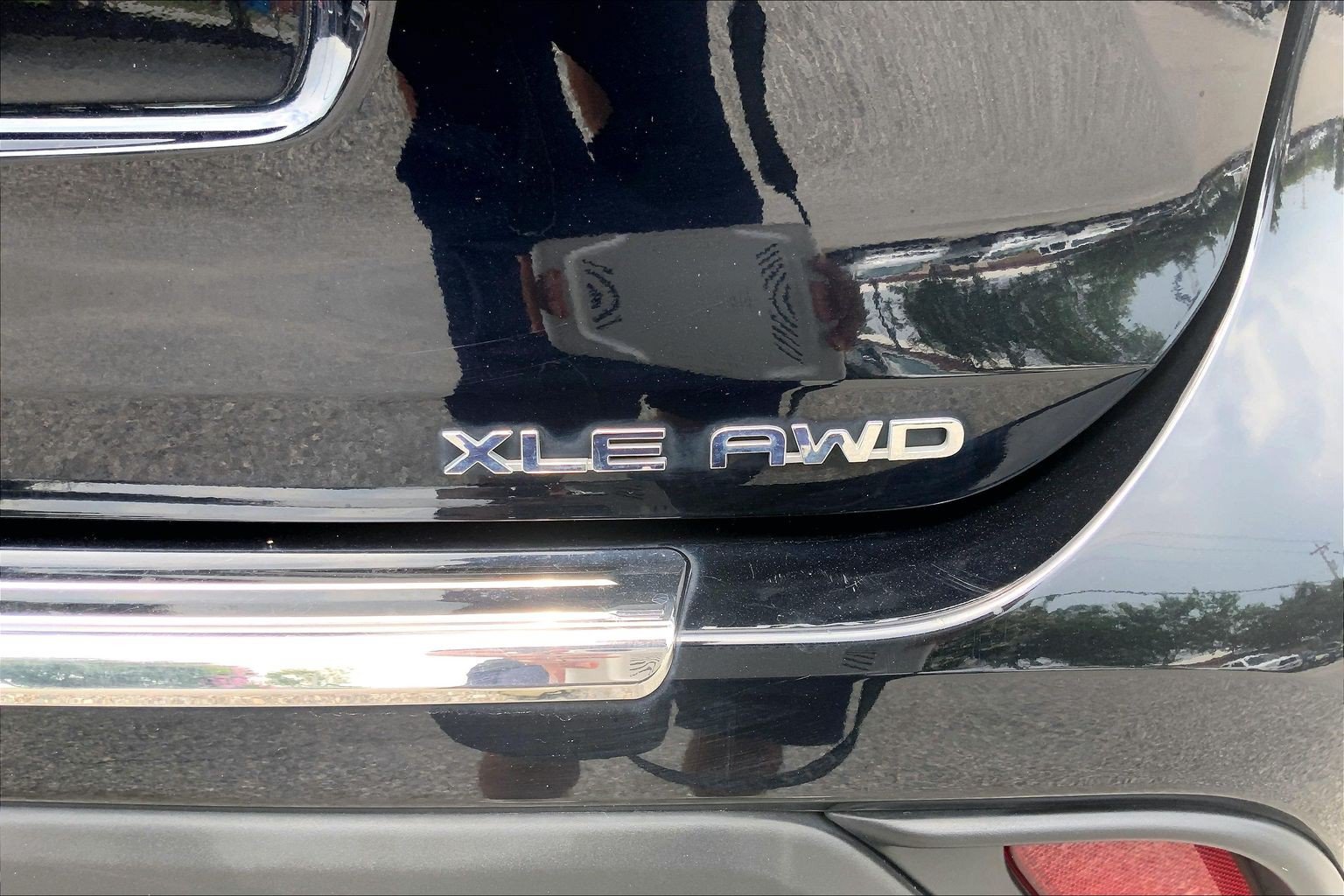 Used 2023 Toyota Highlander XLE AWD/4WD image 10
