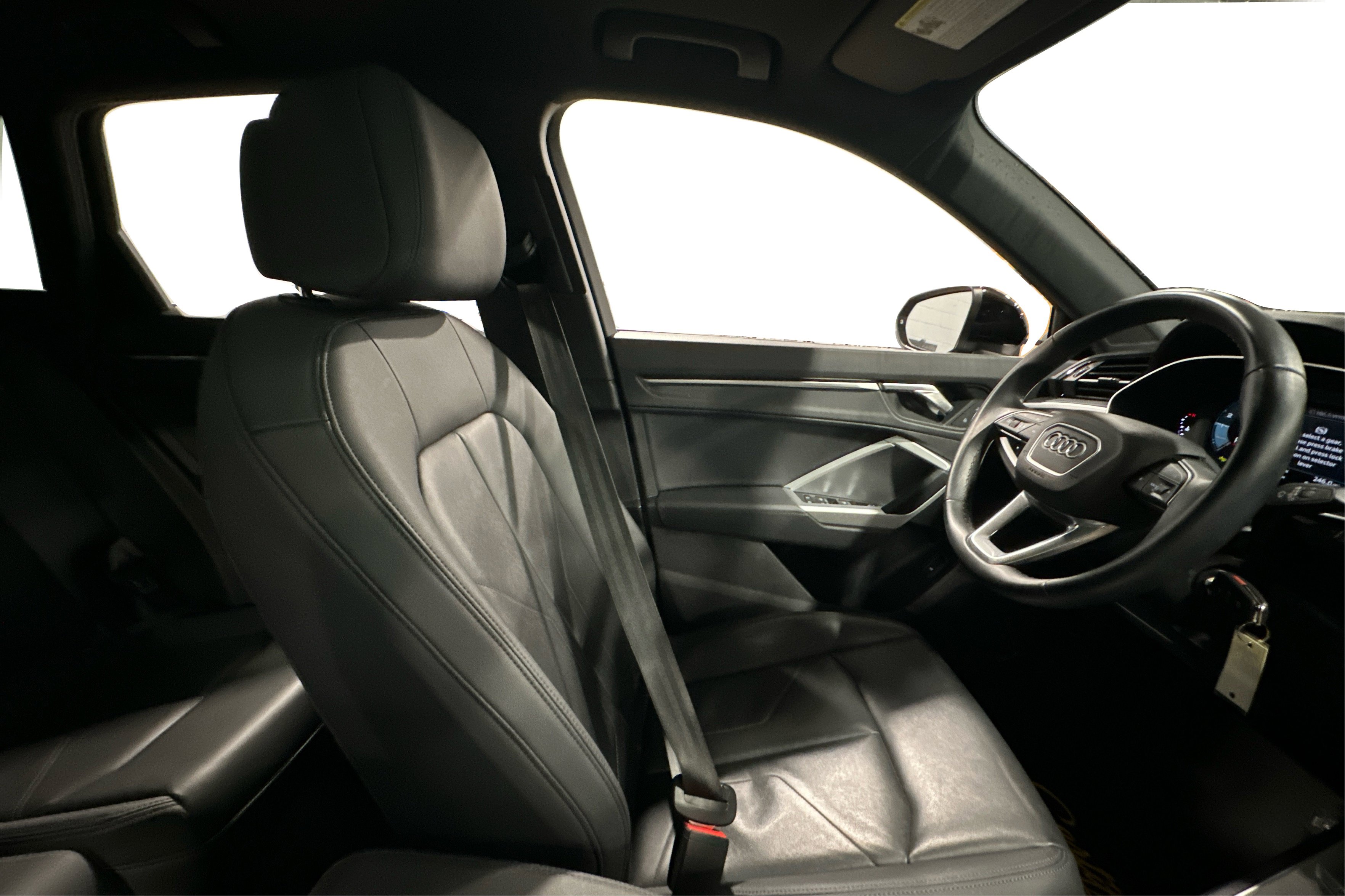 Used 2025 Audi Q3 2.0T Premium image 43