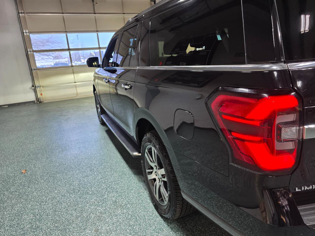 Used 2022 Ford Expedition Max Limited image 10