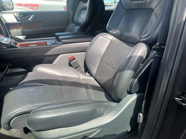 Used 2023 Lincoln Navigator L Reserve AWD/4WD image 11