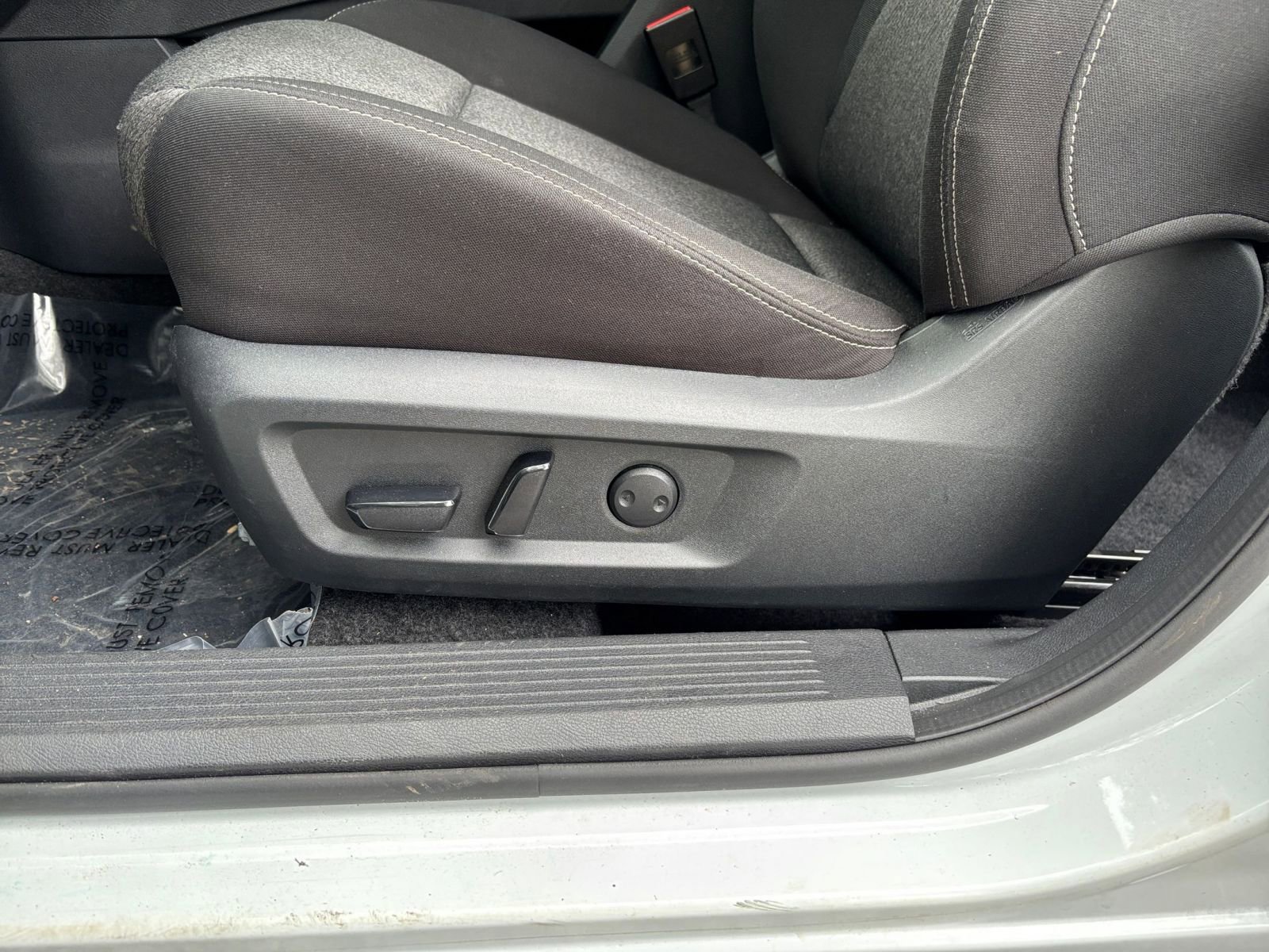 Used 2025 Nissan Rogue SV FWD image 22