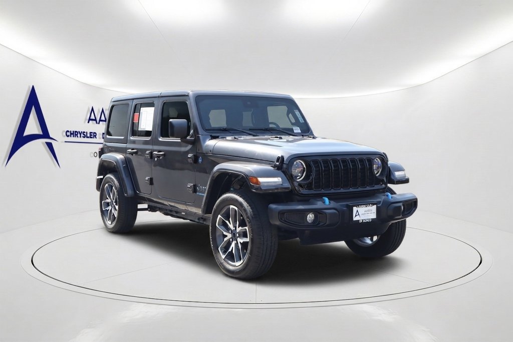 Used 2024 Jeep Wrangler Unlimited w/ Convenience Group AWD/4WD image 3