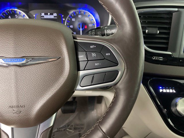 Used 2020 Chrysler Pacifica Touring w/ Cold Weather Group FWD image 24