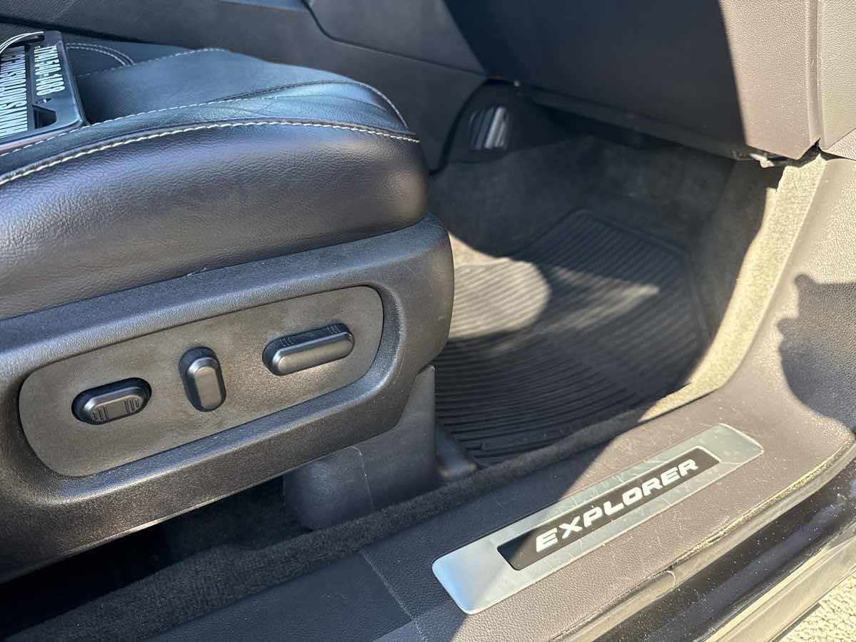 Used 2014 Ford Explorer Sport w/ Equipment Group 401A AWD/4WD image 32