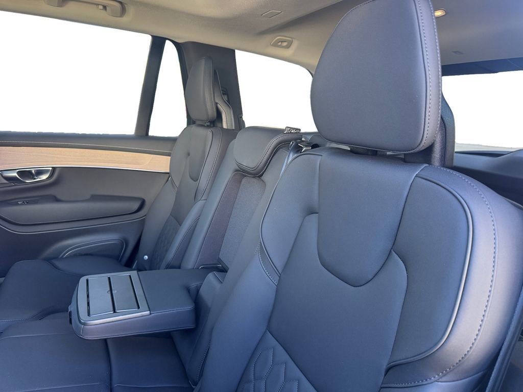 Certified 2025 Volvo XC90 B6 Plus image 24